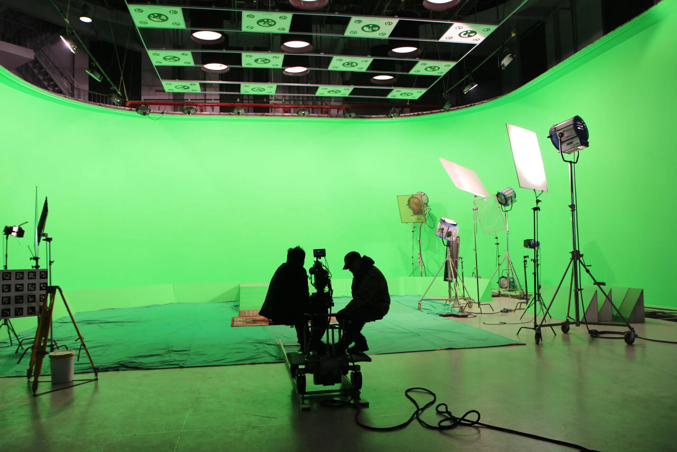 Green Screen Lighting Setup (Complete Studio & Home Guide)