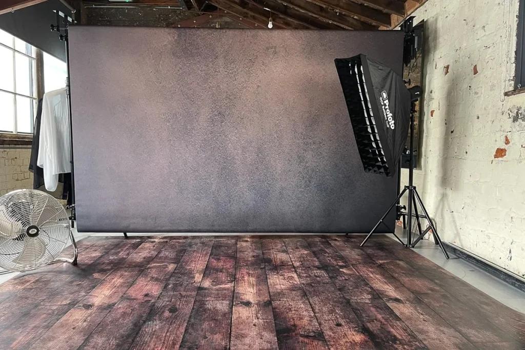 Visual overview explaining what is a backdrop in photography and how different backgrounds affect the subject