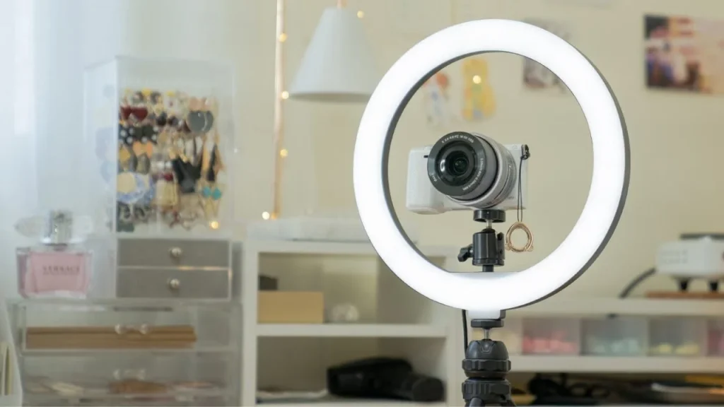 Best light setup for YouTube with key light, fill light, and soft background lighting